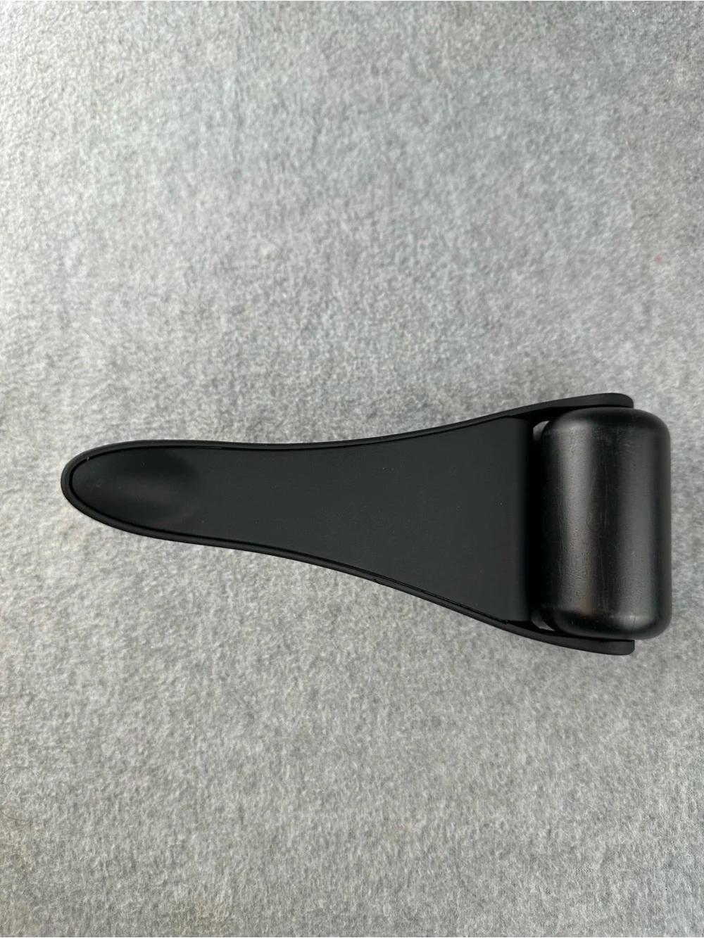 MAC Cosmetics Black Ergonomic Facial Ice Roller Massager Cryo Skincare Tool